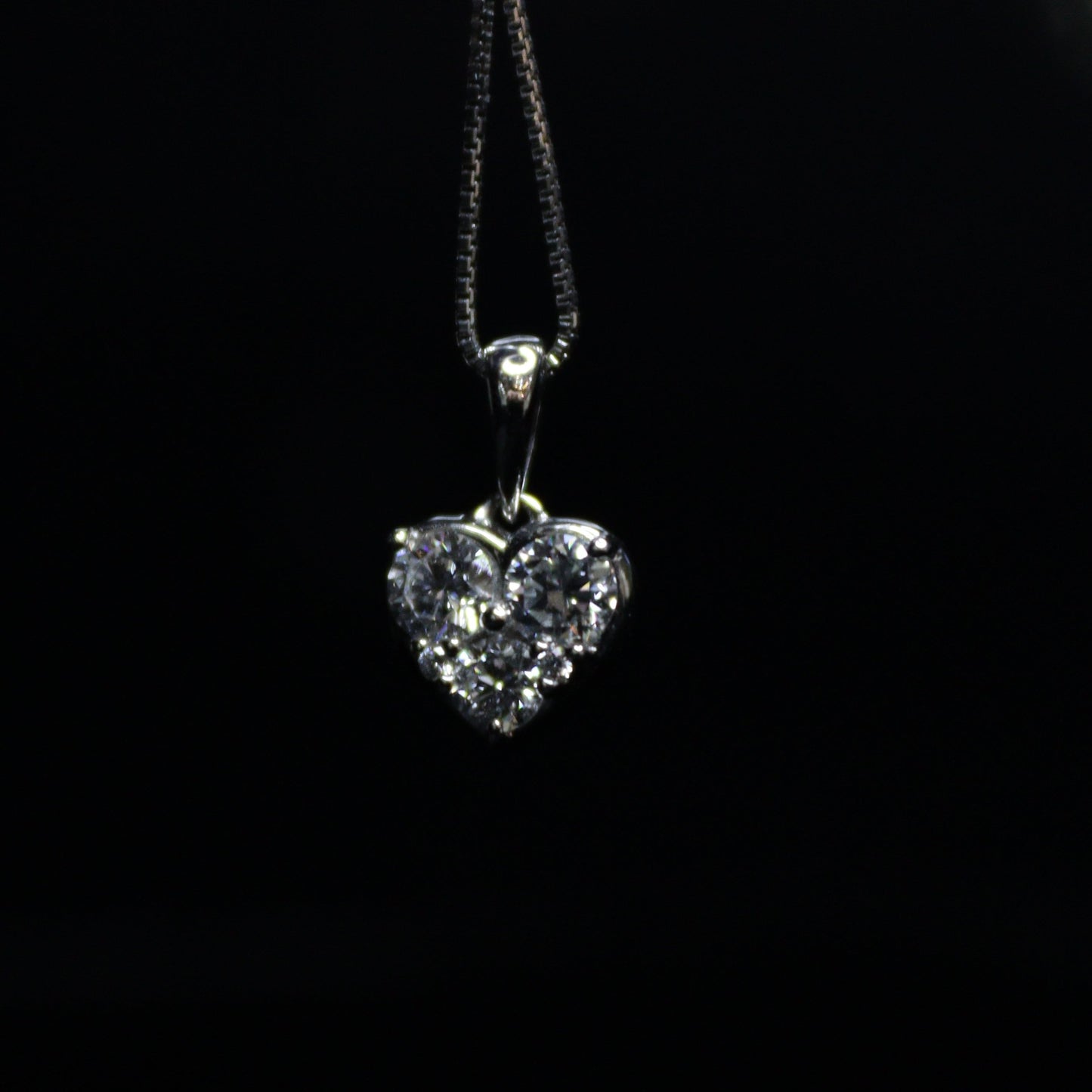 Small Heart Melee Diamond Pendant - XIGEMS