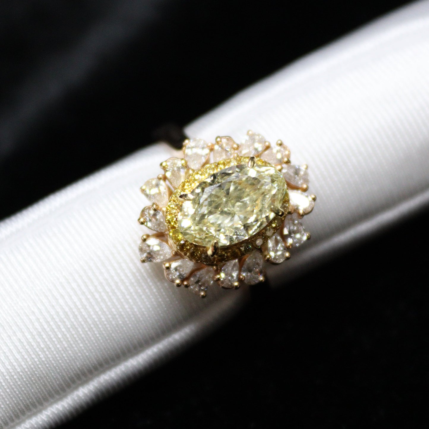 2CT Yellow Oval Cut Diamond Ring - XIGEMS 